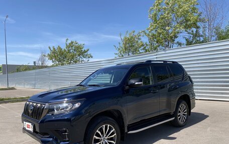 Toyota Land Cruiser Prado 150 рестайлинг 2, 2022 год, 8 300 000 рублей, 8 фотография