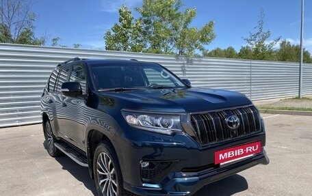Toyota Land Cruiser Prado 150 рестайлинг 2, 2022 год, 8 300 000 рублей, 2 фотография