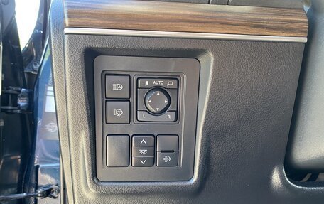 Toyota Land Cruiser Prado 150 рестайлинг 2, 2022 год, 8 300 000 рублей, 12 фотография