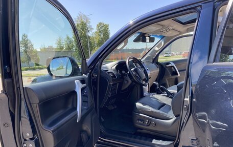 Toyota Land Cruiser Prado 150 рестайлинг 2, 2022 год, 8 300 000 рублей, 11 фотография