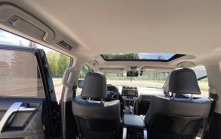 Toyota Land Cruiser Prado 150 рестайлинг 2, 2022 год, 8 300 000 рублей, 28 фотография