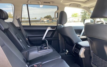 Toyota Land Cruiser Prado 150 рестайлинг 2, 2022 год, 8 300 000 рублей, 30 фотография