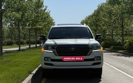 Toyota Land Cruiser 200, 2018 год, 8 000 000 рублей, 3 фотография