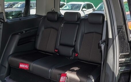 Nissan Elgrand III, 2017 год, 2 650 000 рублей, 9 фотография
