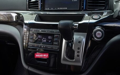 Nissan Elgrand III, 2017 год, 2 650 000 рублей, 15 фотография