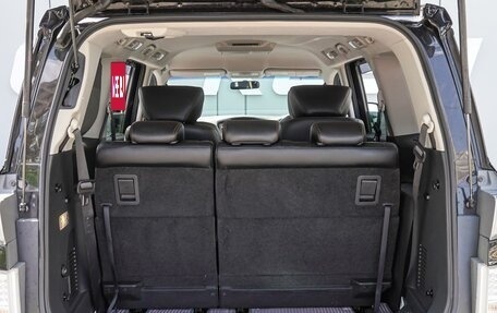 Nissan Elgrand III, 2017 год, 2 650 000 рублей, 21 фотография