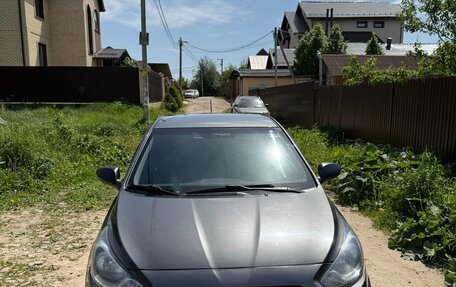 Hyundai Solaris II рестайлинг, 2013 год, 700 000 рублей, 3 фотография