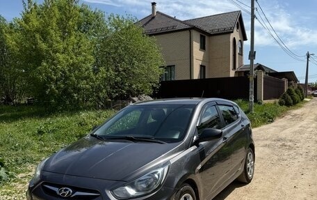 Hyundai Solaris II рестайлинг, 2013 год, 700 000 рублей, 2 фотография