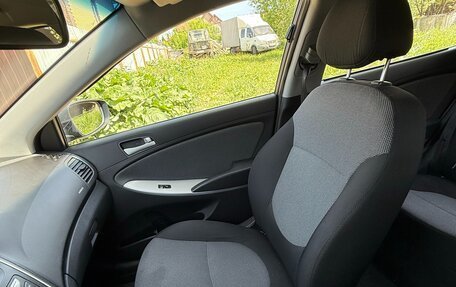 Hyundai Solaris II рестайлинг, 2013 год, 700 000 рублей, 13 фотография