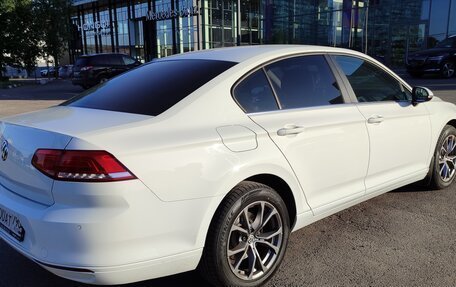 Volkswagen Passat B8 рестайлинг, 2016 год, 1 990 000 рублей, 10 фотография