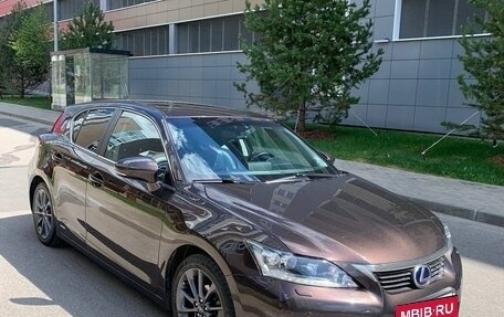 Lexus CT I рестайлинг, 2011 год, 1 675 000 рублей, 2 фотография