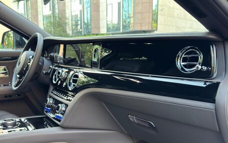 Rolls-Royce Ghost Series II рестайлинг, 2022 год, 36 000 000 рублей, 30 фотография