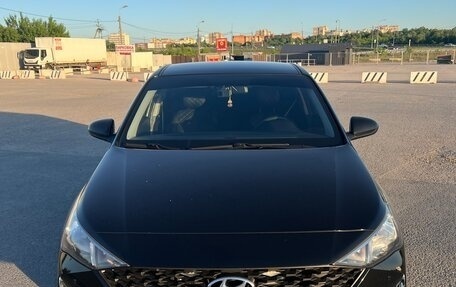 Hyundai Solaris II рестайлинг, 2021 год, 1 390 000 рублей, 1 фотография