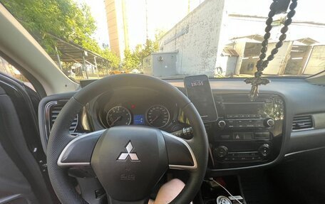 Mitsubishi Outlander III рестайлинг 3, 2012 год, 1 120 000 рублей, 8 фотография