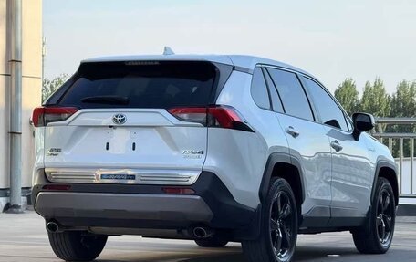 Toyota RAV4, 2022 год, 2 850 000 рублей, 5 фотография