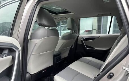 Toyota RAV4, 2022 год, 2 800 000 рублей, 8 фотография