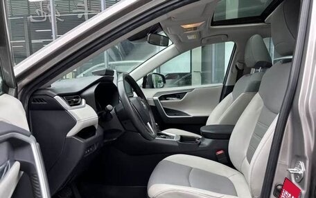 Toyota RAV4, 2022 год, 2 800 000 рублей, 9 фотография