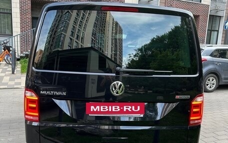 Volkswagen Multivan T6 рестайлинг, 2018 год, 4 180 000 рублей, 5 фотография