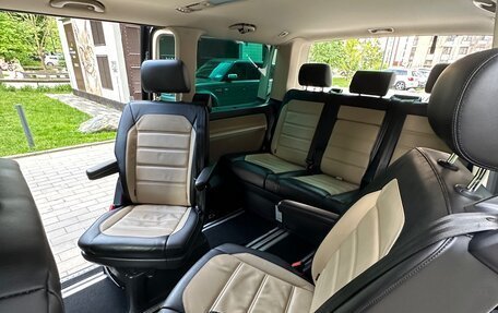 Volkswagen Multivan T6 рестайлинг, 2018 год, 4 180 000 рублей, 31 фотография