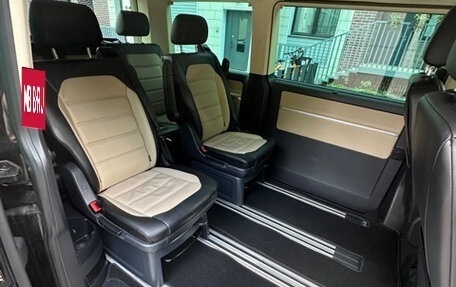 Volkswagen Multivan T6 рестайлинг, 2018 год, 4 180 000 рублей, 30 фотография