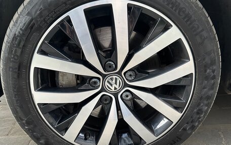 Volkswagen Multivan T6 рестайлинг, 2018 год, 4 180 000 рублей, 40 фотография