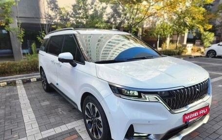 KIA Carnival, 2021 год, 2 400 200 рублей, 2 фотография