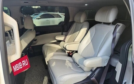 KIA Carnival, 2021 год, 2 400 200 рублей, 10 фотография