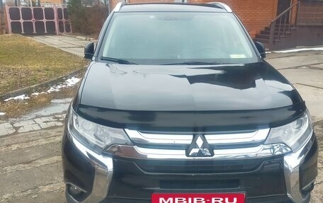 Mitsubishi Outlander III рестайлинг 3, 2016 год, 2 090 000 рублей, 3 фотография