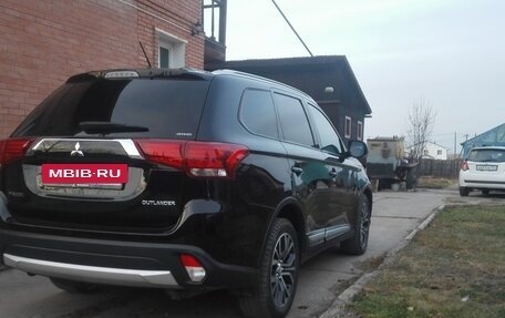 Mitsubishi Outlander III рестайлинг 3, 2016 год, 2 090 000 рублей, 2 фотография