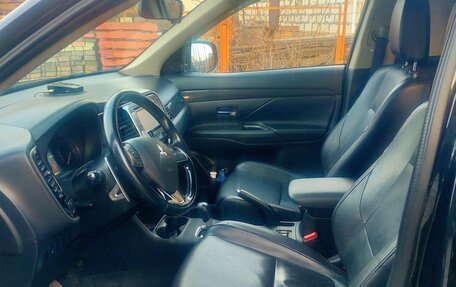 Mitsubishi Outlander III рестайлинг 3, 2016 год, 2 090 000 рублей, 13 фотография