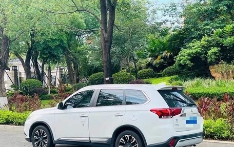 Mitsubishi Outlander III рестайлинг 3, 2020 год, 2 235 000 рублей, 4 фотография