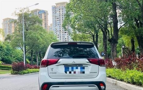 Mitsubishi Outlander III рестайлинг 3, 2020 год, 2 235 000 рублей, 5 фотография
