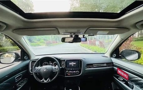 Mitsubishi Outlander III рестайлинг 3, 2020 год, 2 235 000 рублей, 6 фотография