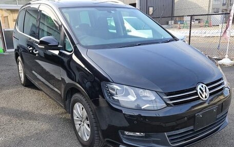 Volkswagen Sharan II, 2011 год, 900 000 рублей, 1 фотография