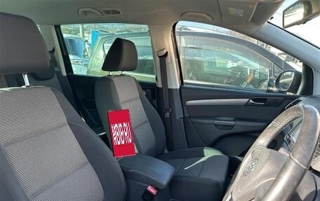 Volkswagen Sharan II, 2011 год, 900 000 рублей, 6 фотография