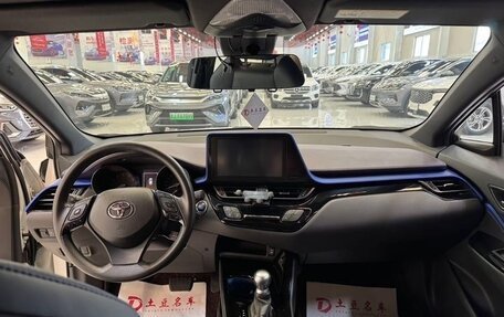 Toyota C-HR I рестайлинг, 2021 год, 1 950 000 рублей, 5 фотография