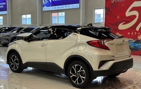 Toyota C-HR I рестайлинг, 2021 год, 1 950 000 рублей, 9 фотография