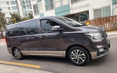 Hyundai Grand Starex Grand Starex I рестайлинг 2, 2021 год, 2 535 000 рублей, 1 фотография