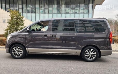 Hyundai Grand Starex Grand Starex I рестайлинг 2, 2021 год, 2 535 000 рублей, 2 фотография