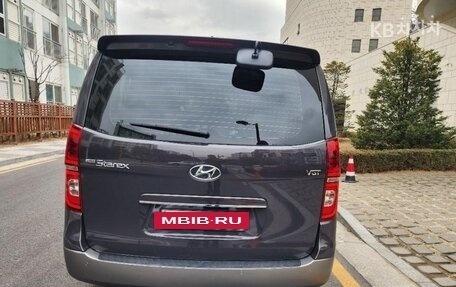 Hyundai Grand Starex Grand Starex I рестайлинг 2, 2021 год, 2 535 000 рублей, 5 фотография