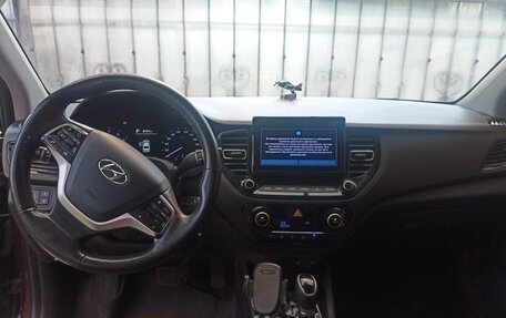 Hyundai Solaris II рестайлинг, 2021 год, 1 350 000 рублей, 8 фотография