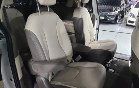 KIA Carnival, 2024 год, 3 935 000 рублей, 9 фотография
