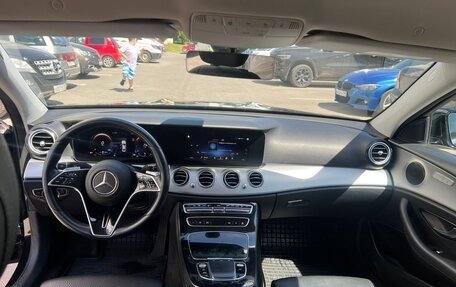 Mercedes-Benz E-Класс, 2021 год, 2 700 000 рублей, 4 фотография