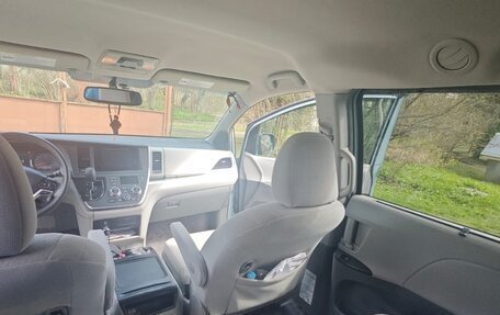 Toyota Sienna III, 2016 год, 2 800 000 рублей, 4 фотография
