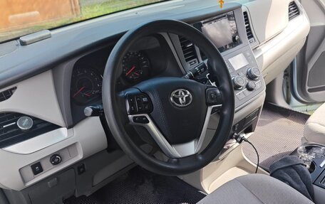 Toyota Sienna III, 2016 год, 2 800 000 рублей, 8 фотография