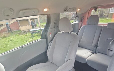 Toyota Sienna III, 2016 год, 2 800 000 рублей, 5 фотография