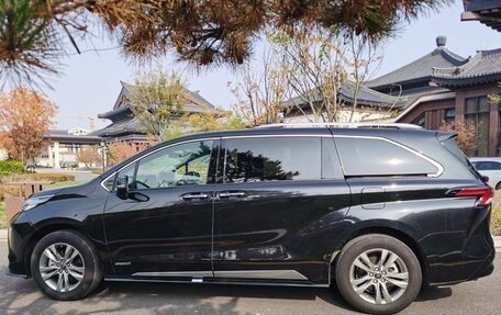 Toyota Sienna, 2021 год, 2 690 500 рублей, 4 фотография