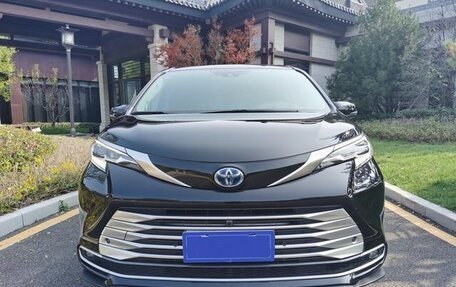 Toyota Sienna, 2021 год, 2 690 500 рублей, 2 фотография