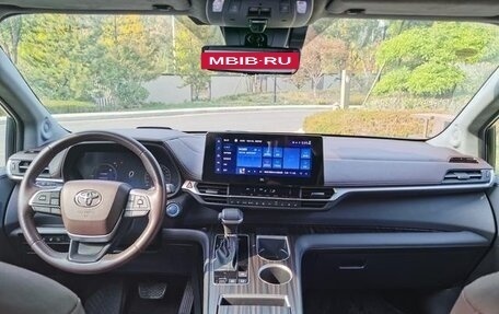 Toyota Sienna, 2021 год, 2 690 500 рублей, 9 фотография