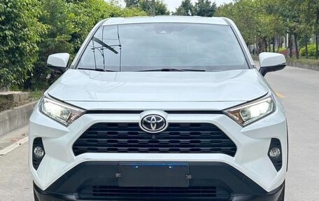 Toyota RAV4, 2022 год, 1 970 300 рублей, 2 фотография